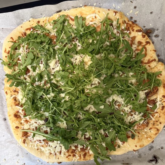 Піца з лососем і руколою