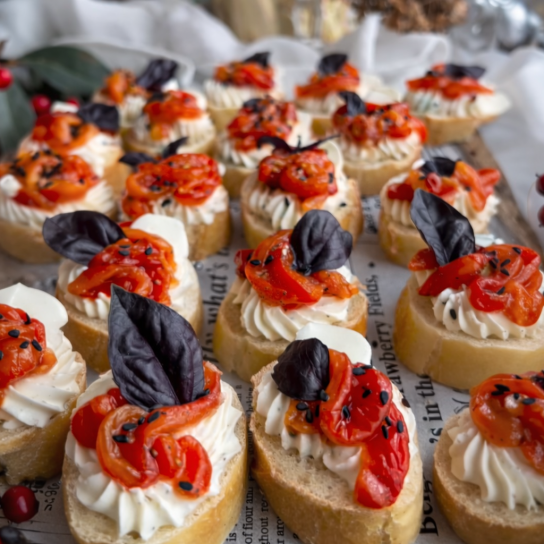 Брускети з маринованим перцем