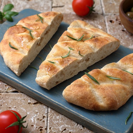 Фокача з часником та розмарином