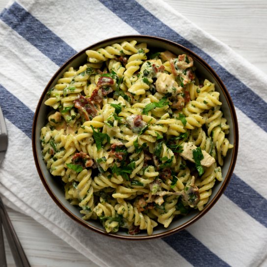 Паста з молодою капустою та горошком