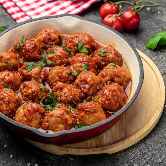 Іспанські фрикадельки з тушкованою квасолею