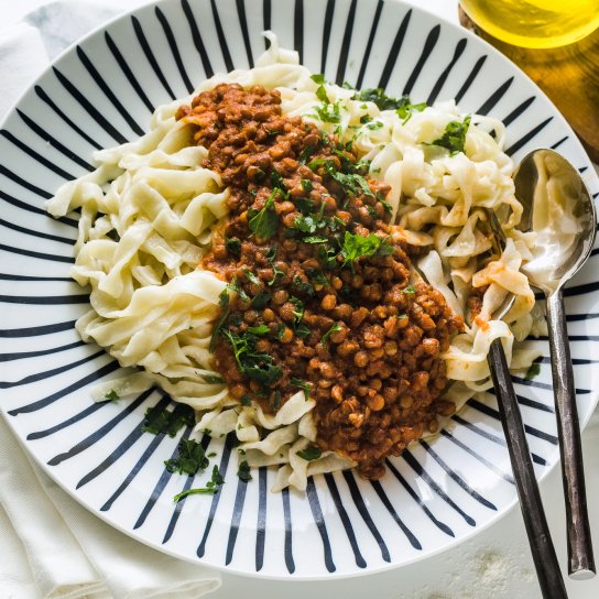 Макарони з сочевицею й овочами