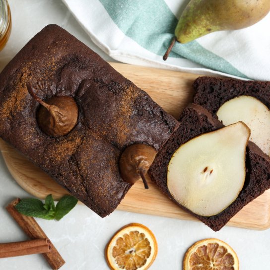 Веганський пудинг із грушею та карамеллю