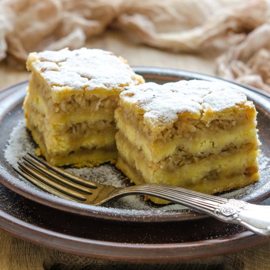 Яблучно-манний пиріг