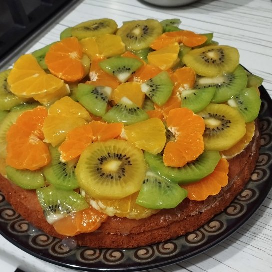 Веганський ванільний торт з фруктами