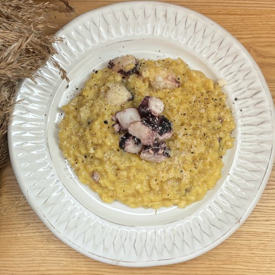 Ризото з кальмарами й шафраном
