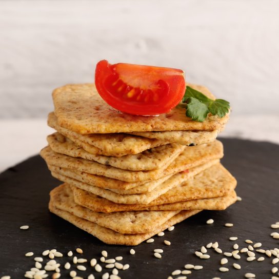 Пісні крекери з цибулею