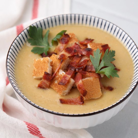 Суп із сочевиці та бекону