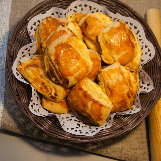 Булочки з листкового тіста