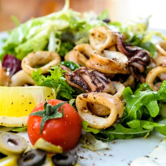 Салат з кальмарами та овочами