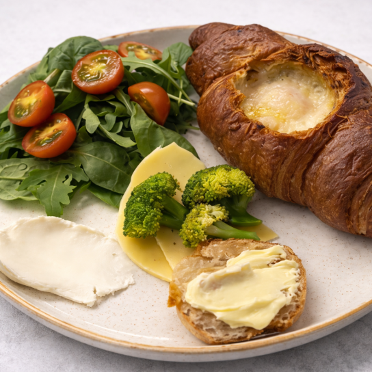 Запечений круасан з яйцем