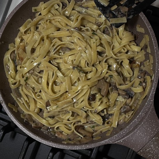 Паста з грибами у вершковому соусі