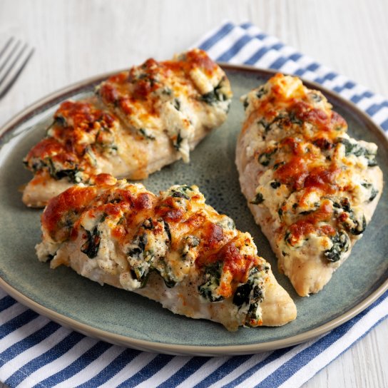 Курка гасельбек зі шпинатом і сиром