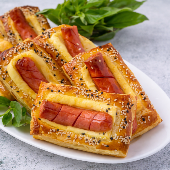 Слойки Сосиски із сиром