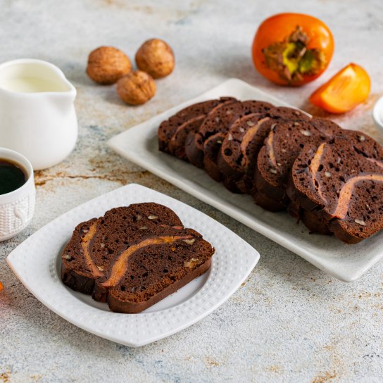 Шоколадний кекс з хурмою та волоськими горіхами