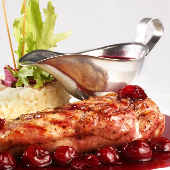 Курка у вишневому соусі