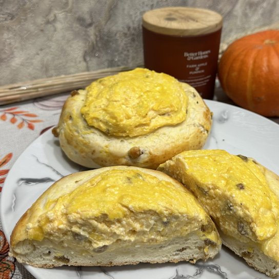 Ватрушки з сиром, родзинками і гарбузом