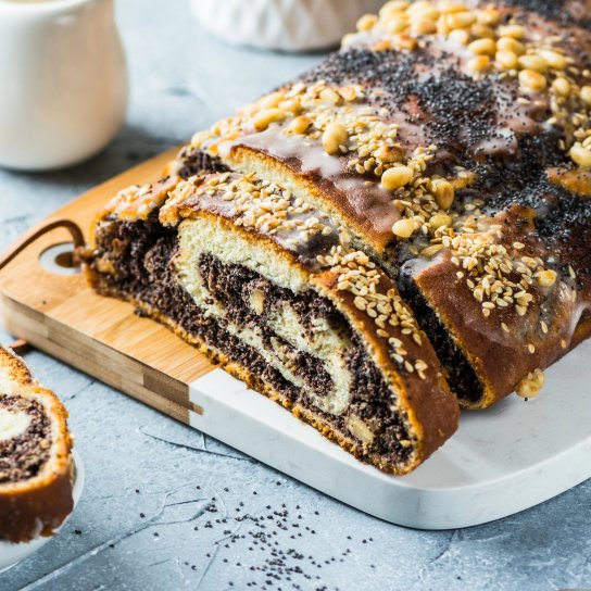 Святковий завиванець із маком, горіхами та сухофруктами