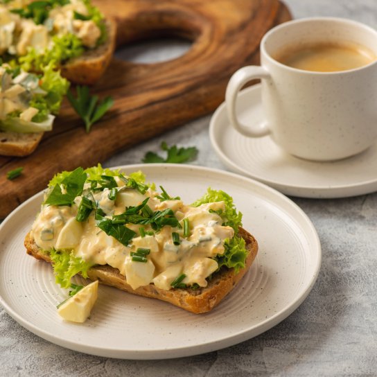 Намазка з вареними яйцями та куркою