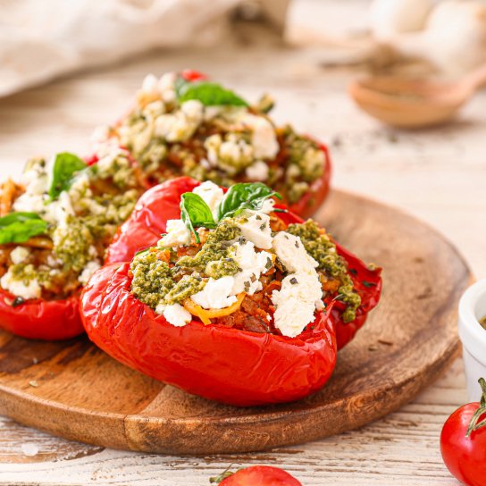 Перці, фаршировані курятиною та сиром фета