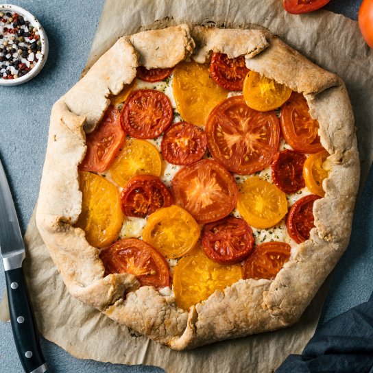 Тарт із помідорами та сирами