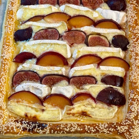 Закуска з інжиру та камамберу