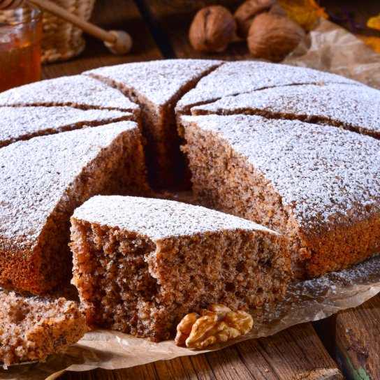 Пісний пиріг з варенням і горіхами