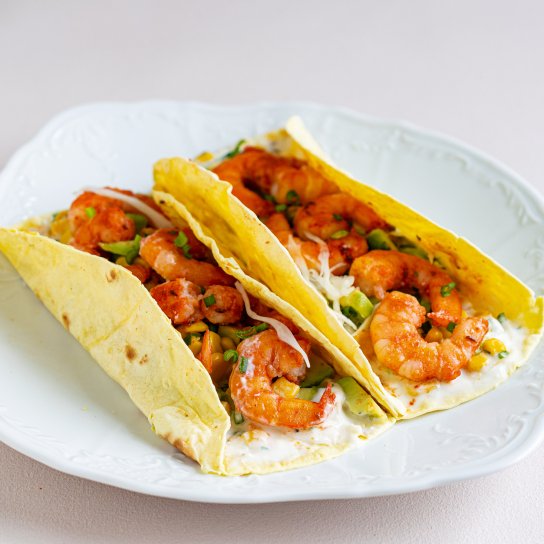 Тако з креветками, авокадо та кукурудзою