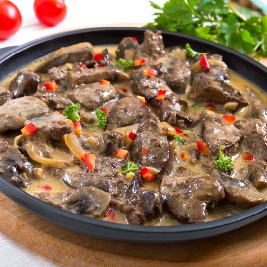 Куряча печінка з печерицями