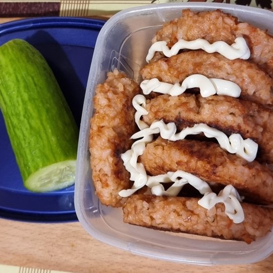 Обід з лососевого фаршу і рису