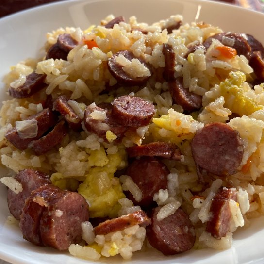 Плов з мисливськими ковбасками