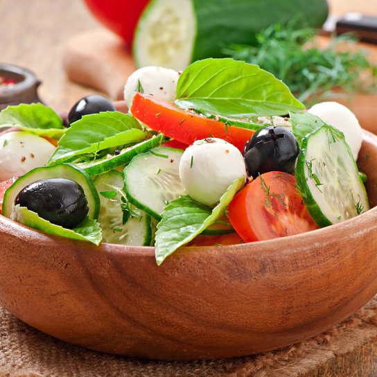Грецький салат з моцарелою