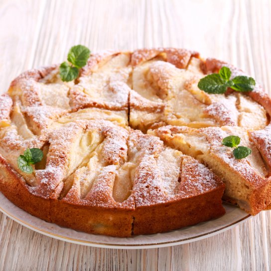 Шарлотка з айвою