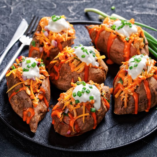 Запечений батат із сирною начинкою