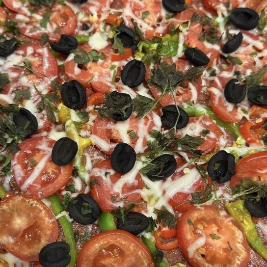 Домашня піца з салямі