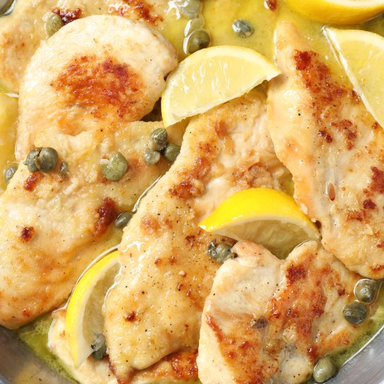 Жареная куриная грудка с сальсой верде