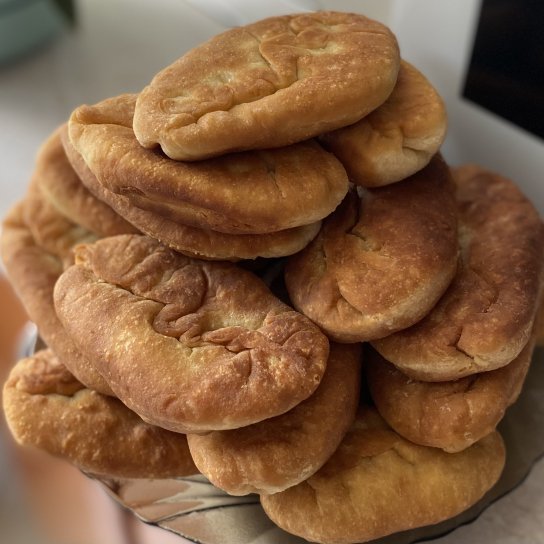 Смажені пиріжки з яблуками