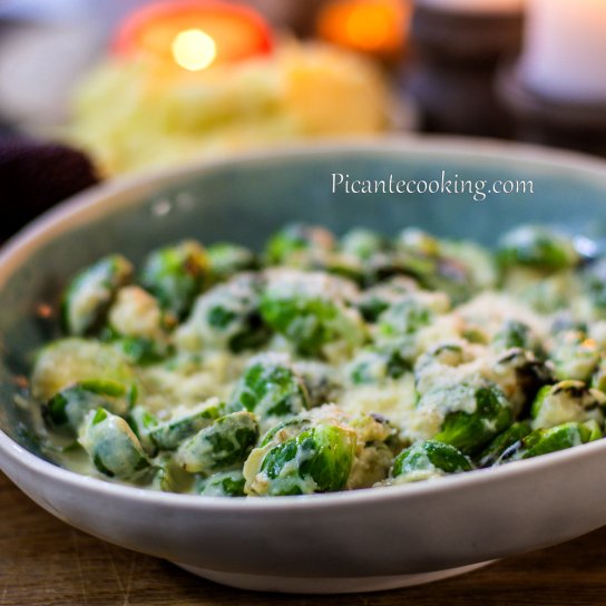 Брюссельська капуста в сирному соусі