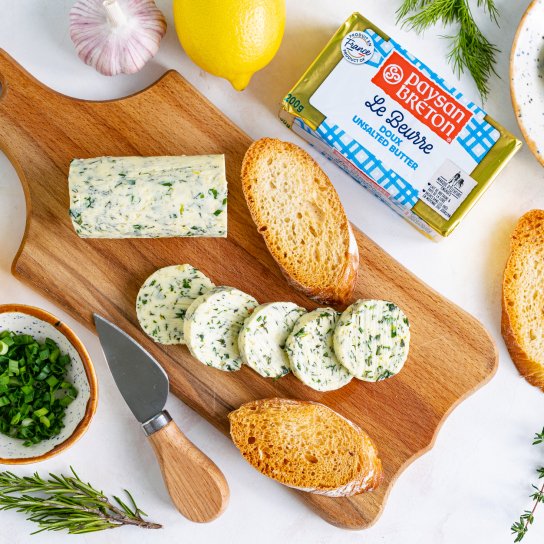 вершкове масло із зеленню, часником і лимоном