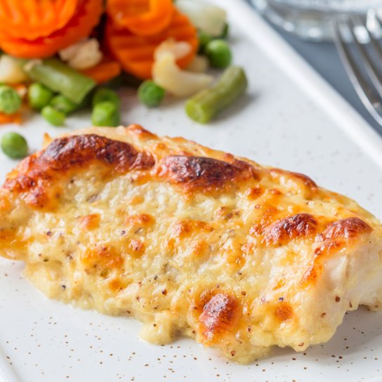 Риба, запечена з ківі і сиром