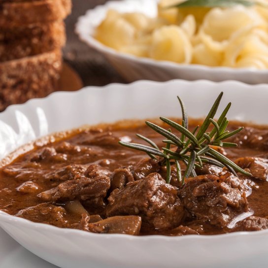 Гуляш зі свинини і яловичини