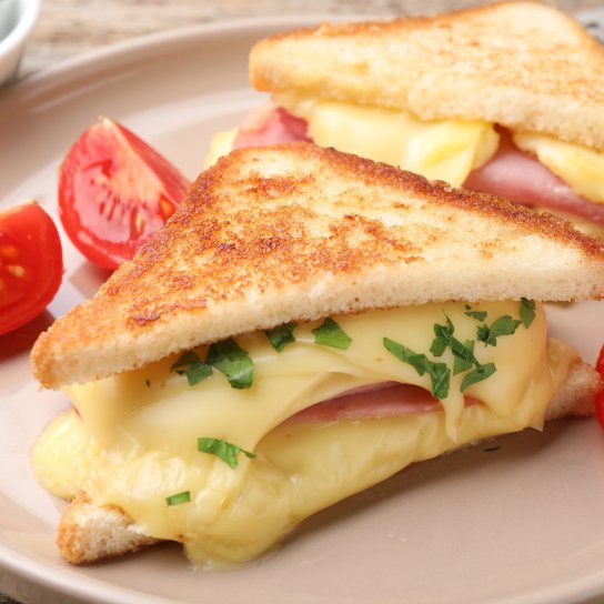 Тост із шинкою та сиром