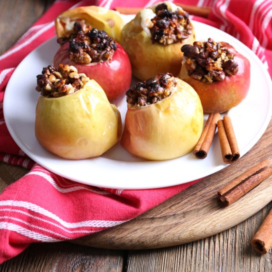 Яблука запечені з горіхами