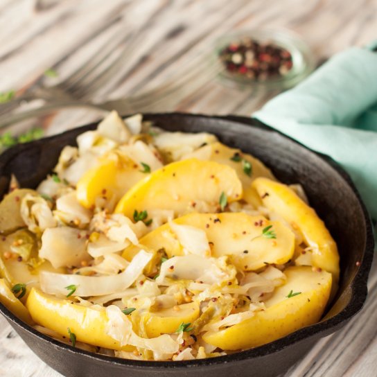 Рагу з капусти та яблук