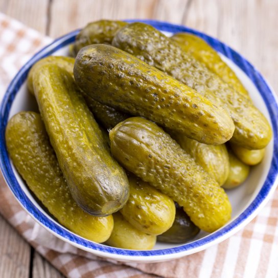 Мариновані огірки з лимоном та кунжутом
