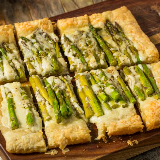 Пиріг зі спаржею і сиром