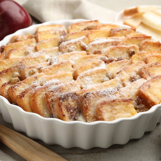 Хлібний пудинг з яблуками, цедрою та корицею