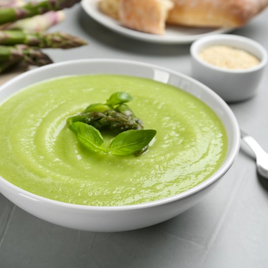 Суп із смаженої спаржі та картоплі