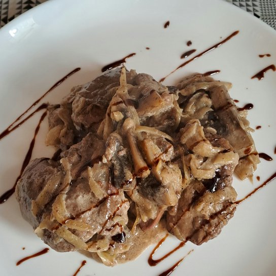 печінка з грибами у вершках
