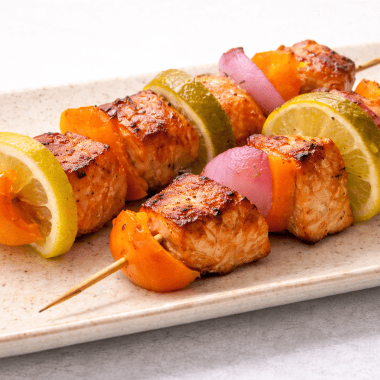 Рибний шашлик з соусом дзадзикі